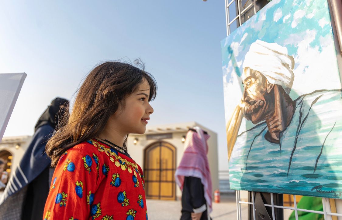 الرسم الحي أمام الجمهور.. فرصة لإبراز الفن التشكيلي في مهرجان الكتّاب والقراء